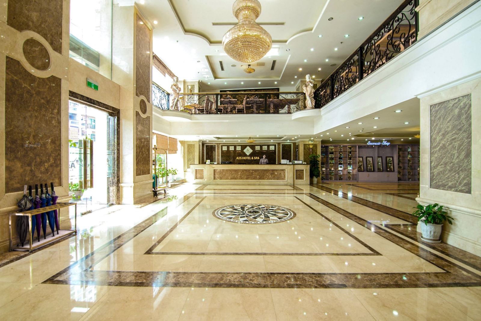 cac-chi-nhanh-theo-tieu-chuan-luxury-rong-lon-va-sang-trong-tai-a25-hotel