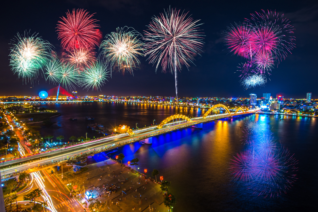 dung-bo-qua-nhung-dieu-nay-khi-den-da-nang-xem-chung-ket-phao-hoa