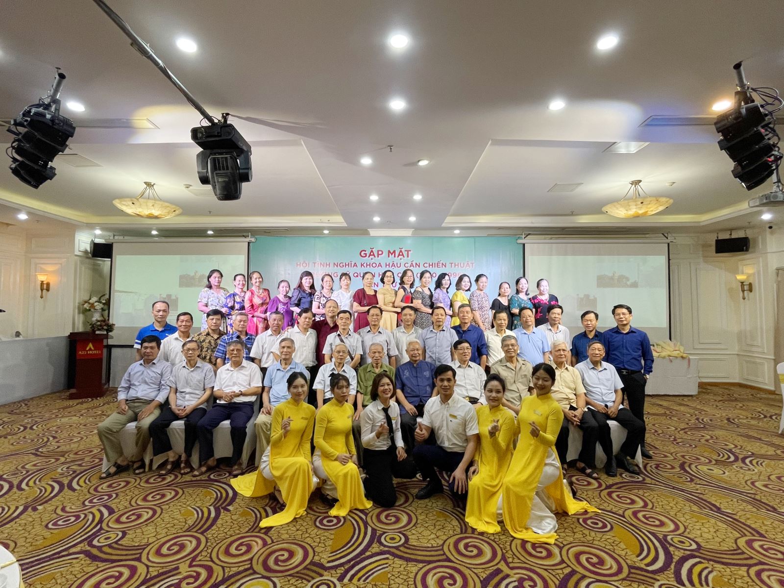 a25-luxury-hotel-684-minh-khai-gap-mat-hoi-tinh-nghia-khoa-hau-can-chien-thuat-truong-sy-quan-hau-can-1980-1996-lan-thu-vi