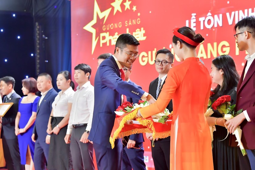 a25-hotel-dong-hanh-cung-le-ton-vinh-guong-sang-phap-luat-2023