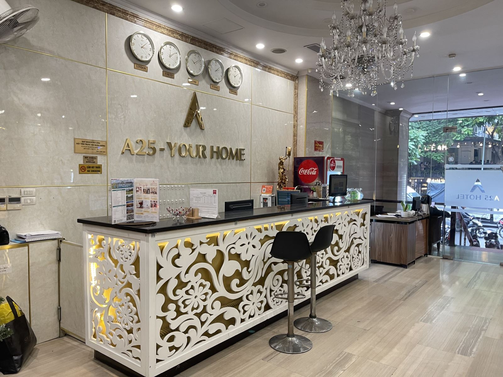 ban-da-biet-khach-san-gan-pho-di-bo-ha-noi-nao-chat-luong-gia-tot-chua