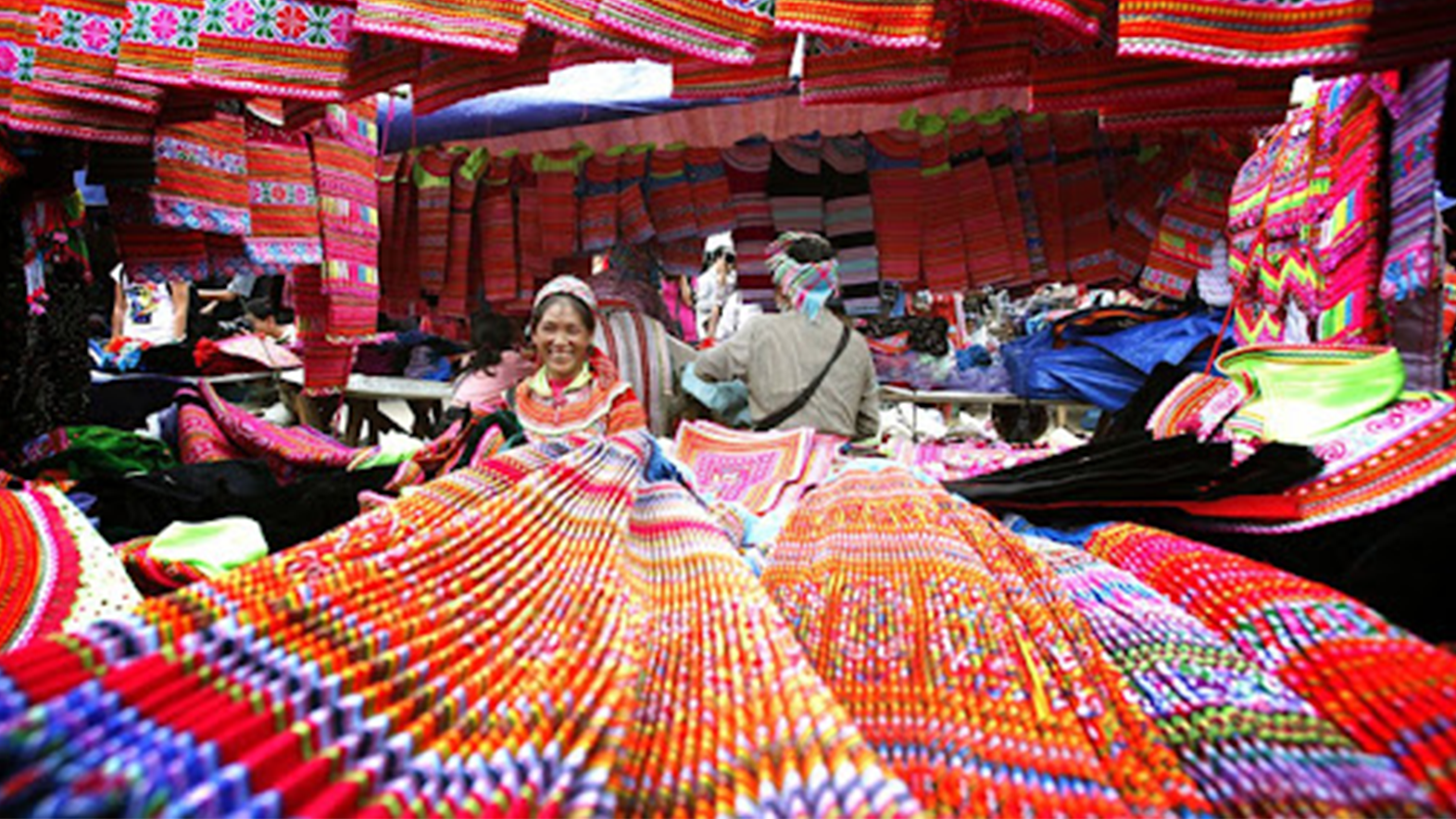 tour-ha-noi-sapa-moana-fansipan-ban-cat-cat-cho-can-cau