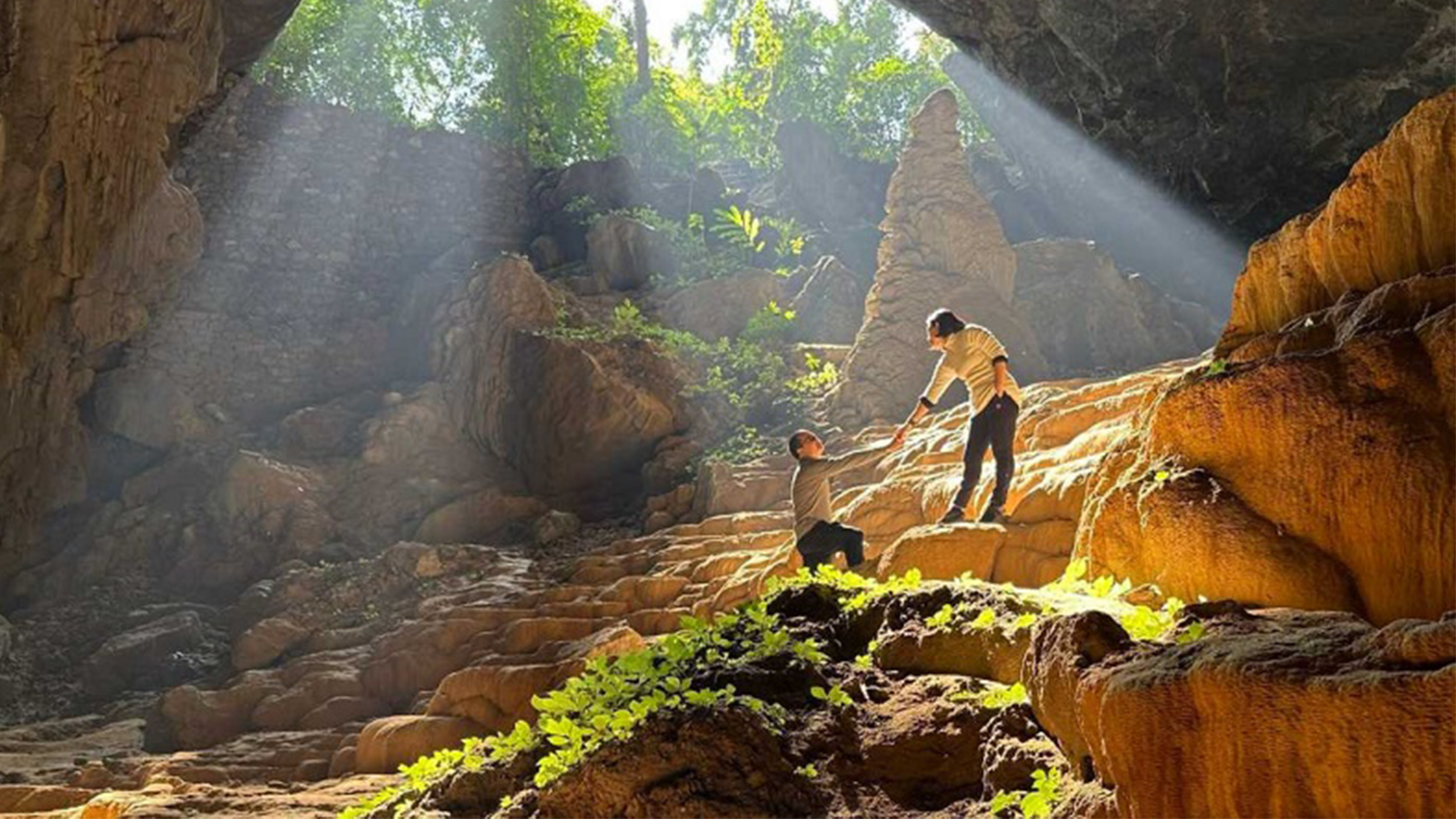 tour-ha-noi-cao-bang-pac-bo-ban-gioc-nguom-ngao-nui-mat-than