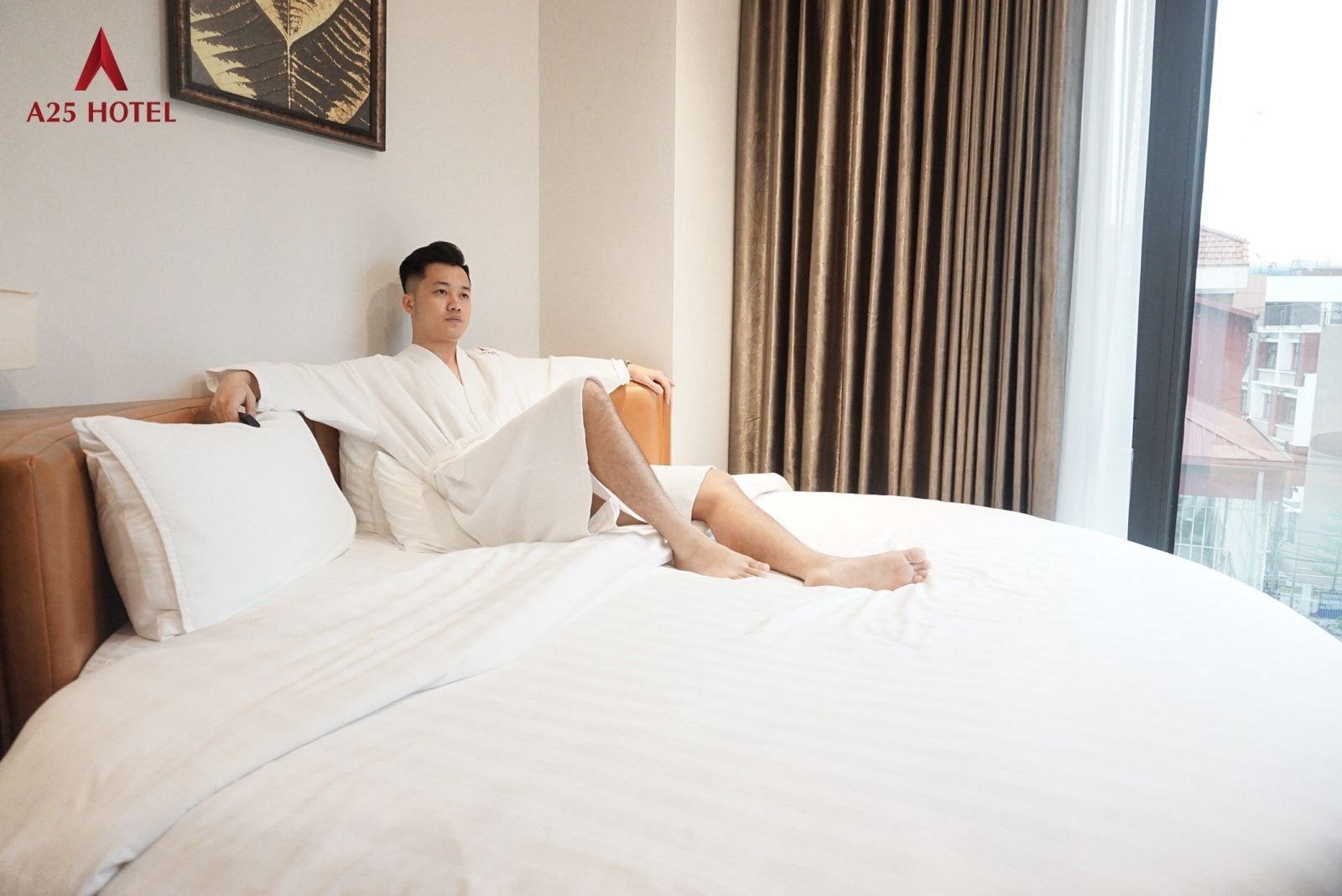 a25-hotel-187-trung-kinh-chiec-giuong-tron-ai-nhin-cung-muon-yeu