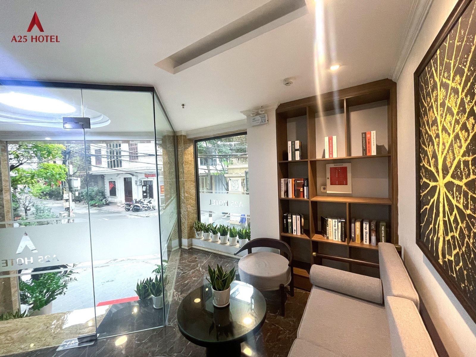 a25-trung-kinh-su-de-chiu-va-sang-trong-an-chua-trong-cung-mot-“ngoi-nha”