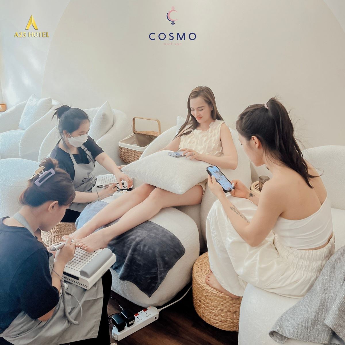 chao-mung-20-nam-thanh-lap-a25-hotel-doi-tac-han-hoan-ron-rang-dong-khach