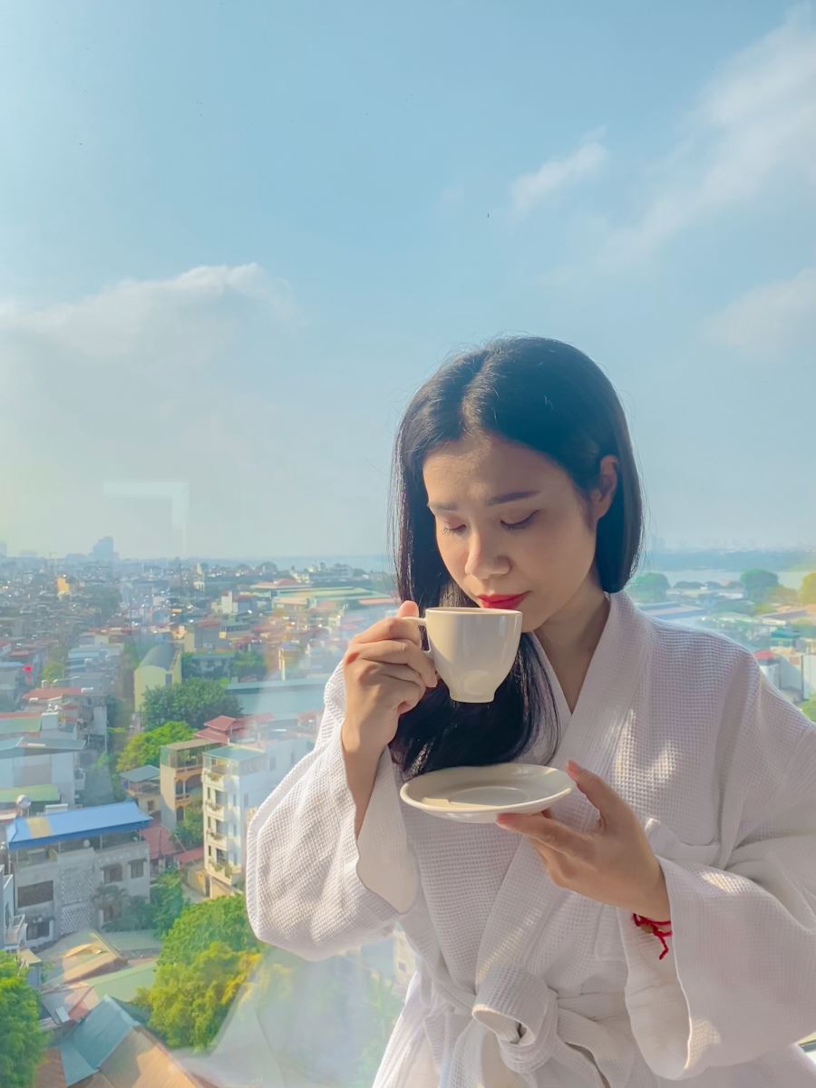 buoi-sang-cua-quy-co-tai-chinh-tai-a25-luxury-hotel-684-minh-khai