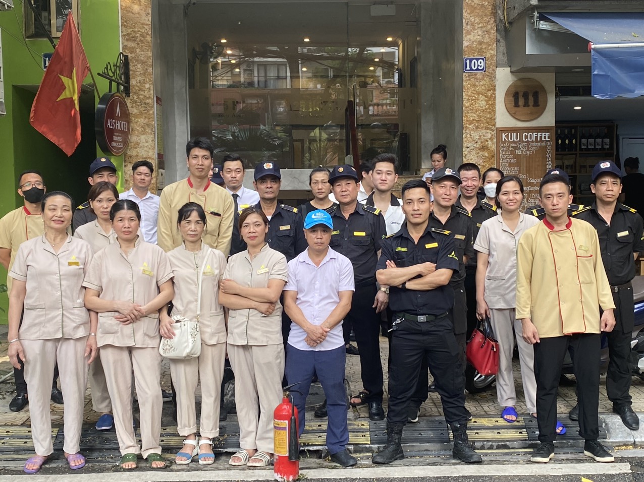 a25-hotel-huong-ung-dao-tao-phong-chay-chua-chay-dam-bao-an-toan-cho-khach-hang-va-nhan-vien