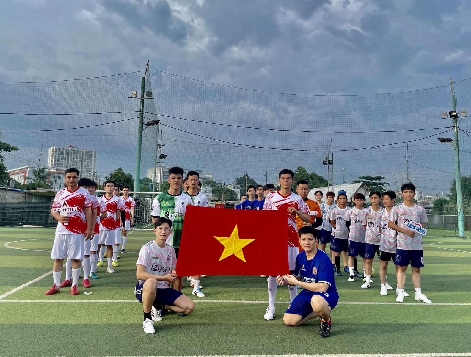 tung-bung-khai-mac-giai-bong-da-truyen-thong-a25-cup-s5-nam-2023