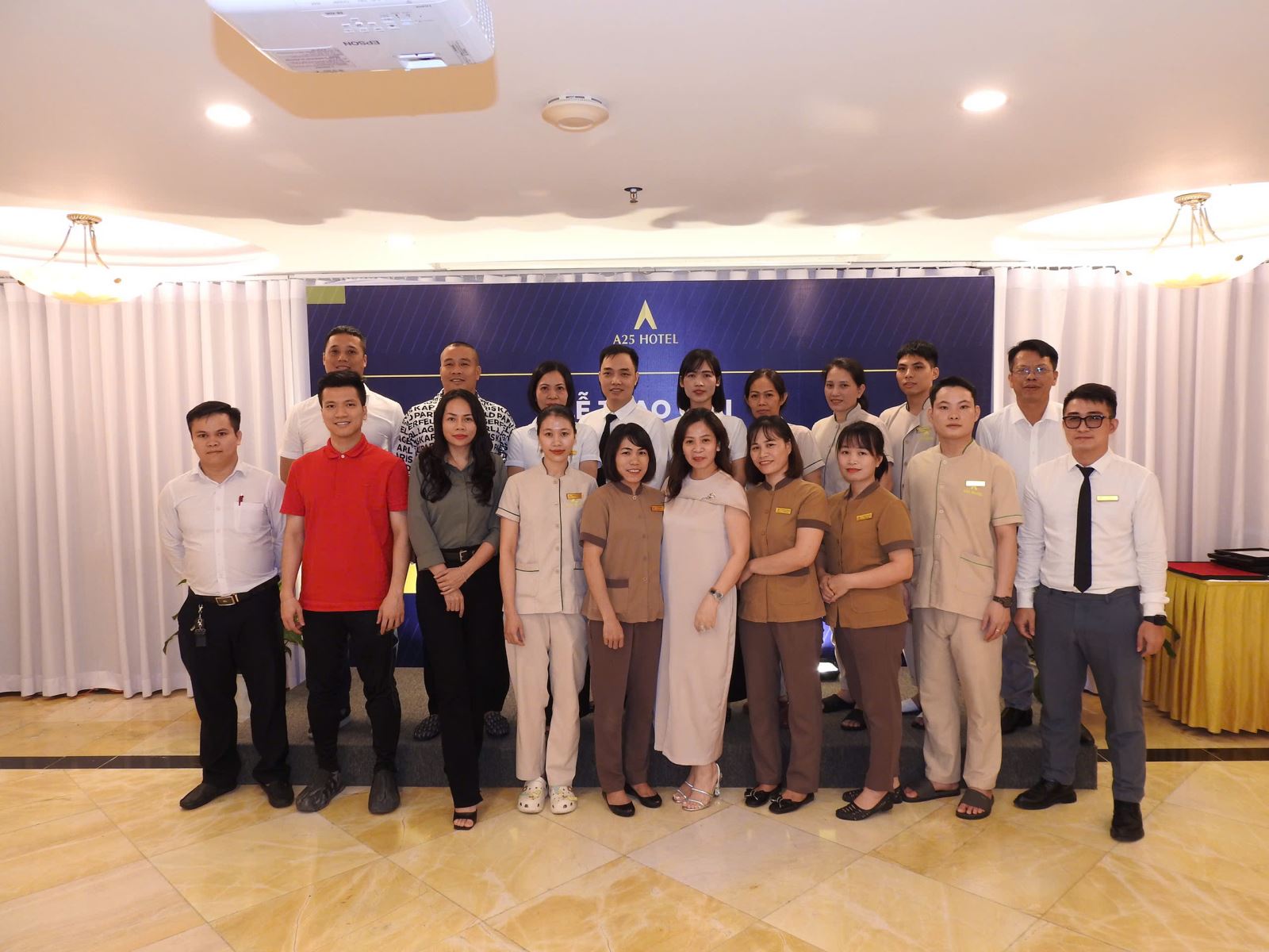 a25-hotel-vinh-danh-nhung-guong-mat-xuat-sac-nhat-trong-cuoc-thi-nghiep-vu-buong-phong-2024